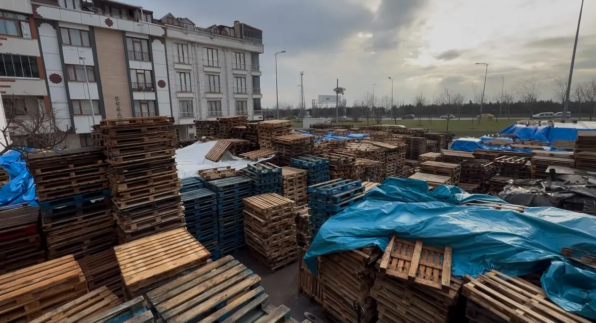 Palet Ofisi İstanbul palet stok sahası